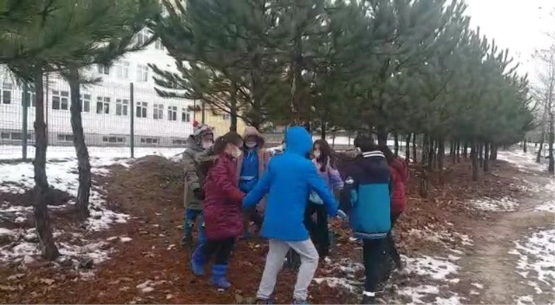 Öğrencilerin ormanları korumak için bestelediği şarkı beğeni topluyor
