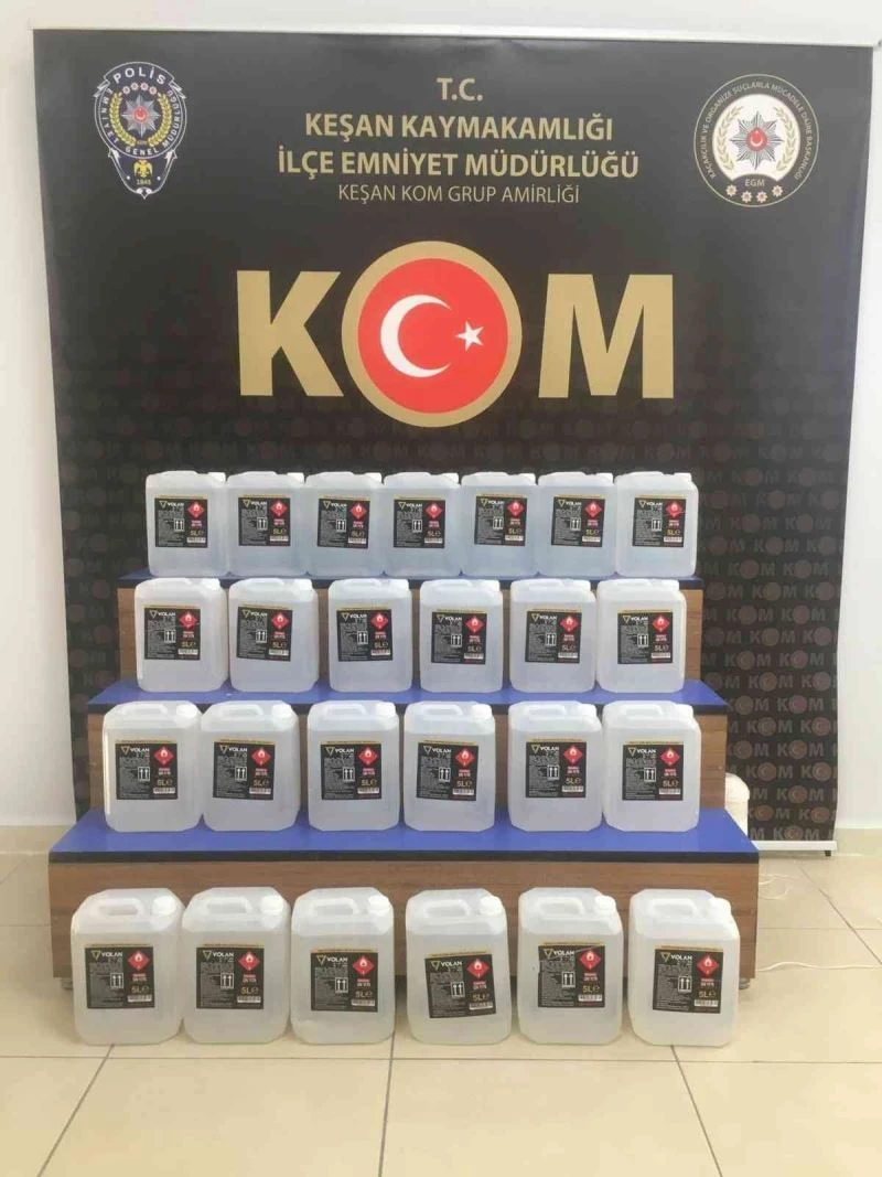 Keşan’da bir otomobil içinde litrelerce etil alkol ele geçirildi
