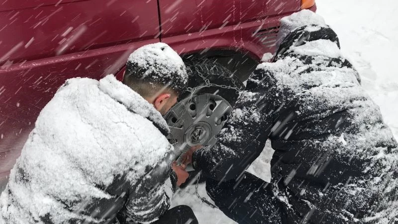 Bayburt’ta kar ve tipiden kapanan 115 köy yolu ulaşıma yeniden açılıyor
