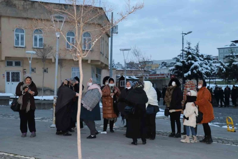 Eksi 7 derecede ışık hadisesini izlemek için Siirt’te toplandılar
