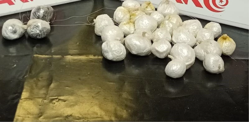 Vücutlarını gizledikleri uyuşturucuyla yakalandılar
