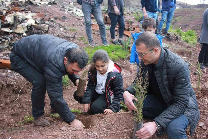 Ormancılık haftasında 400 fidan diktiler
