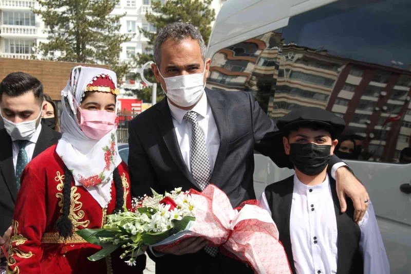 Milli Eğitim Bakanı Özer: “855 bin derslikte yüz yüze eğitime ara vermeden devam ediyoruz”
