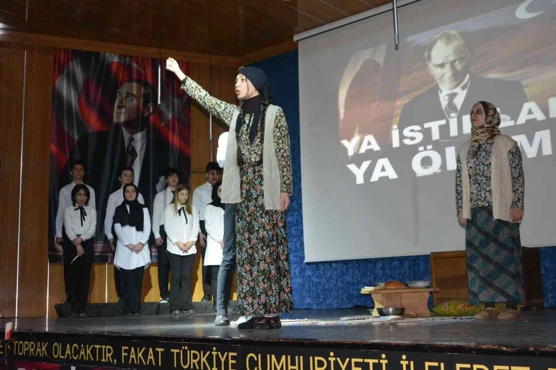 Zaferin kahramanları tiyatroyla canlandırıldı
