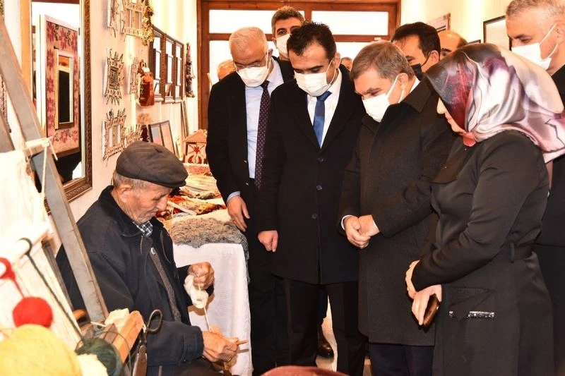 Karaman’da huzurevi sakinlerinden ‘Yaşlılar Haftası’ sergisi
