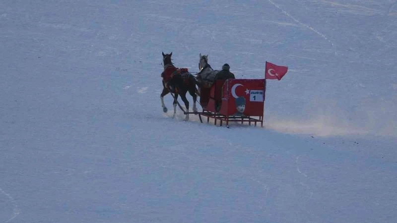 Mart ayında atlı kızak keyfi
