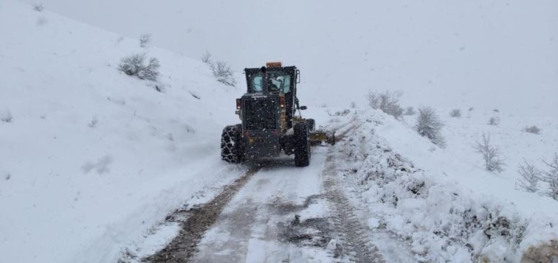 Erzincan’da kar ve tipiden kapanan 30 köy yolu ulaşıma açılıyor
