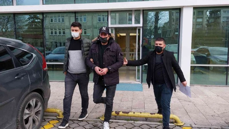 Karısına bıçak ve makasla saldıran koca tutuklandı
