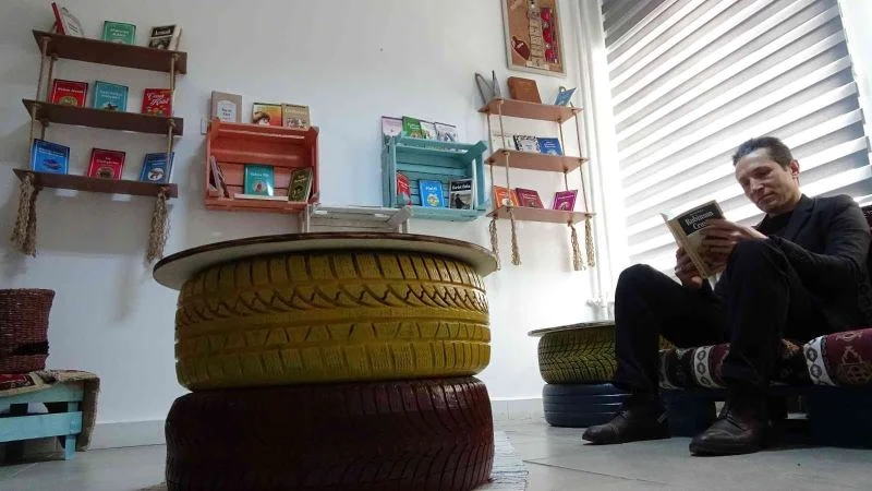 Atık malzemelerden ‘kitap okuma köşesi’ yapıldı
