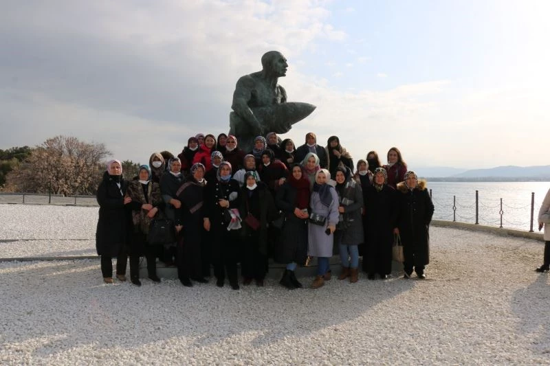 300 Pazaryerili kadın Çanakkale’ye geziye gitti
