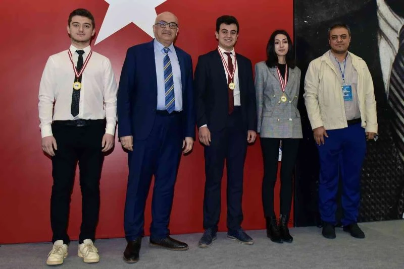 Manisa CBÜ’lü öğrenciler madalyalarını aldı
