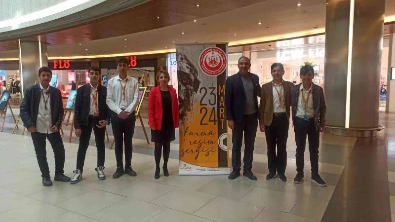 Öğrenciler emeklerini sergiledi
