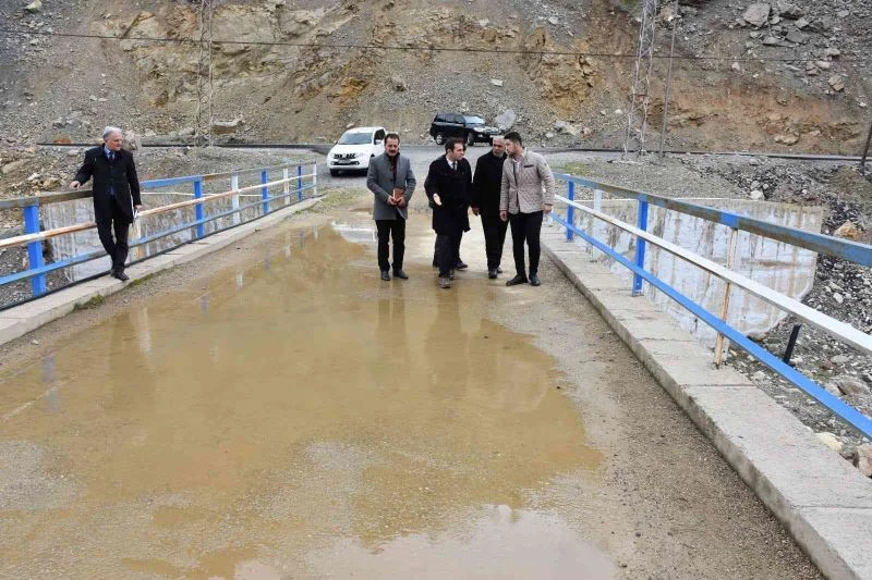 Sason’da bol yağışlı geçen kış mevsiminin ardından tahrip olan yol ve yapılar tespit edildi
