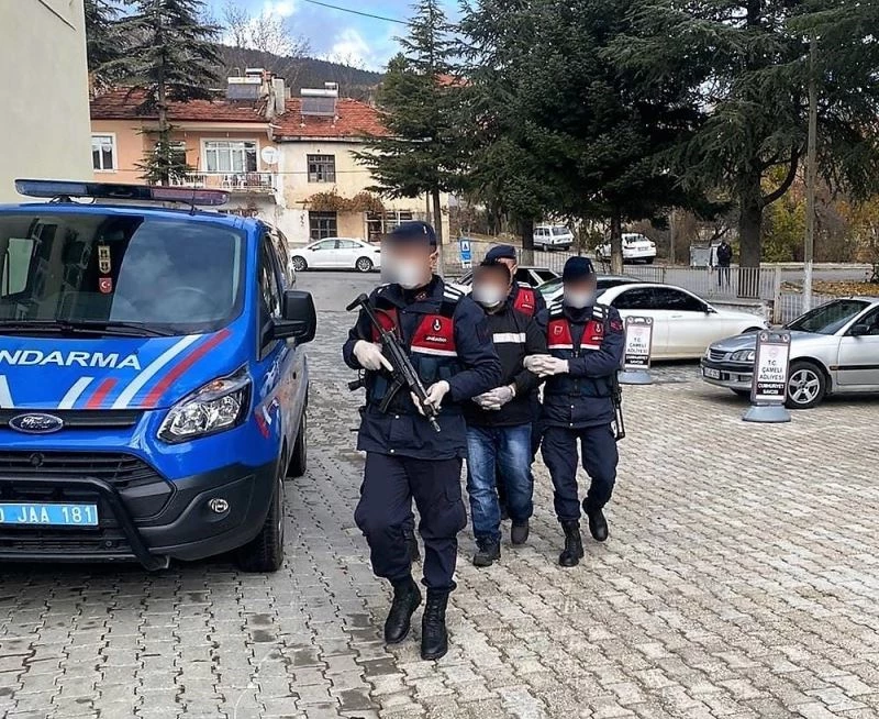 Güvenlik kamerasını hesaba katmayan hırsız yakayı ele verdi
