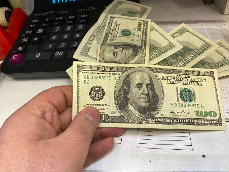 (Özel) Makinenin tespit edemediği sahte dolarlar esnafın kabusu oldu
