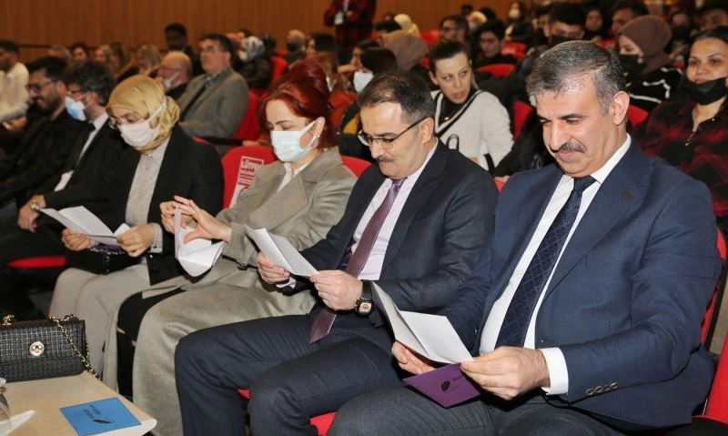 Dünya Şiir Günü’nü Vali Ayaz ve Rektör Çiftçi şiir seslendirerek kutladı
