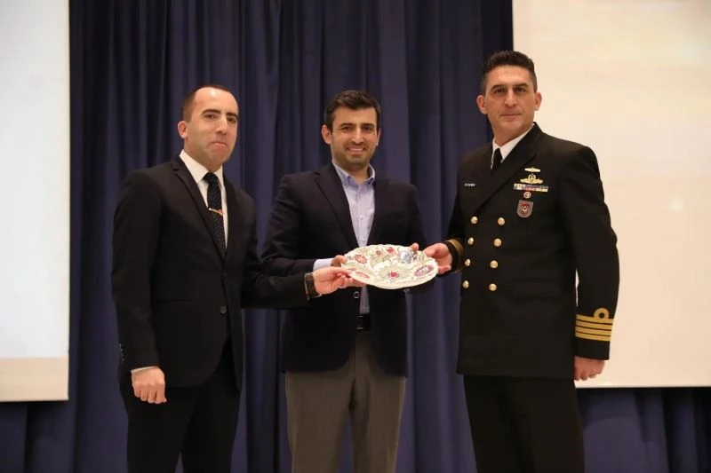 Selçuk Bayraktar, Yalova’da genç bahriyelilerle buluştu
