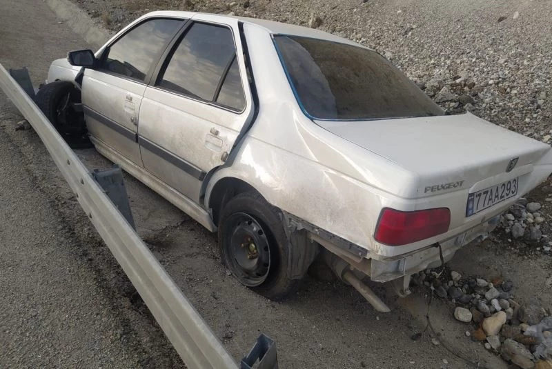 Dağdan kopan kaya parçası kazaya neden oldu: 4 yaralı
