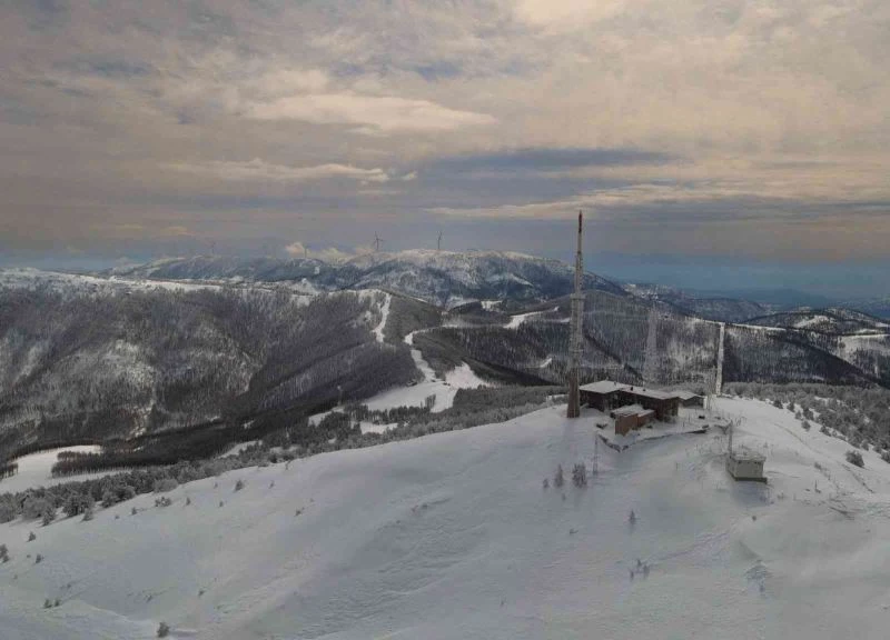 Muğla’nın bilinmeyen Sibirya’sında kar alınlığı 2 metreyi aştı
