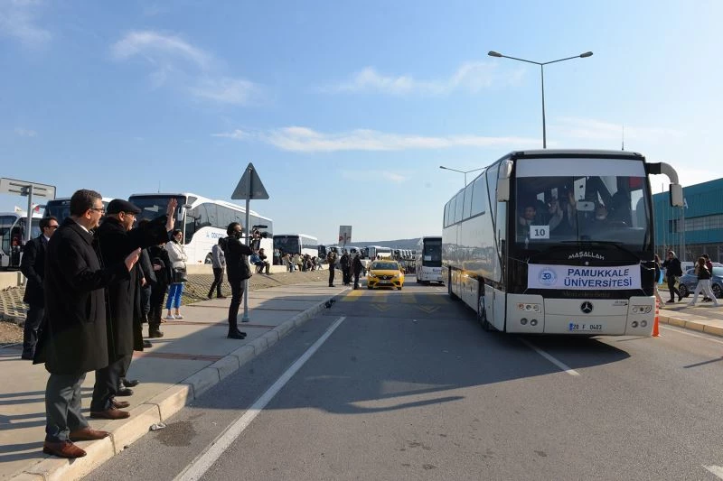 PAÜ’den 4 bine yakın öğrenci 62 otobüsle kariyer fuarına katıldı
