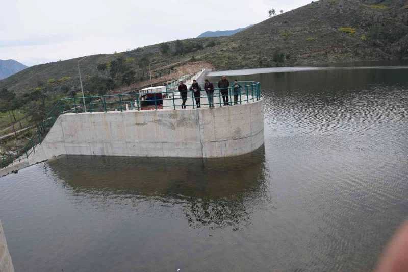 Antalya’da ‘dolmaz’ denilen baraj taştı, çiftçilerin yüzü güldü
