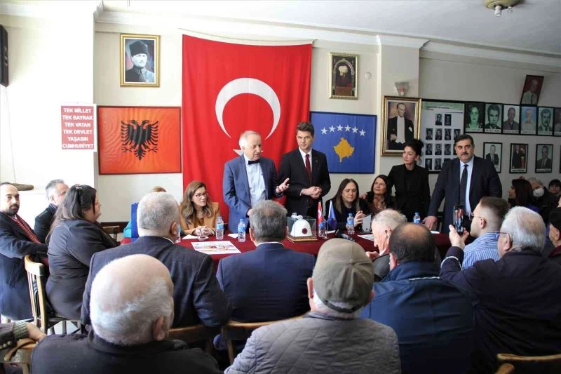 Kosova Sağlık Bakanı Latifi, İzmir’deki Kosovalılarla buluştu
