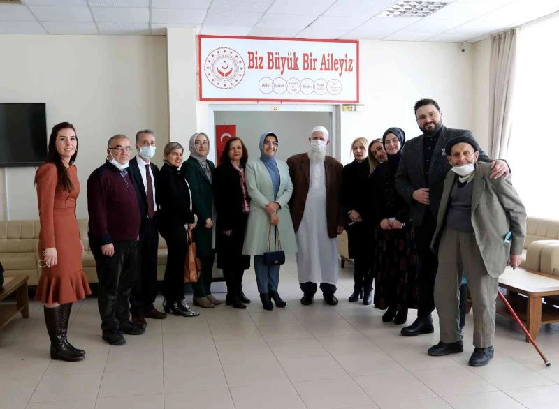 Vali Bilmez yaşlılarla bir araya geldi
