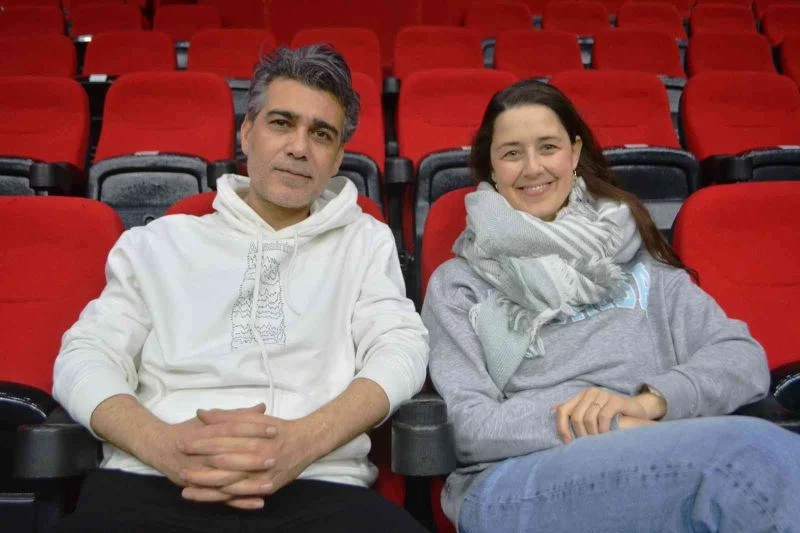 Ünlü oyuncu Melis Birkan ve Caner Cindoruk’tan kadına şiddete anlamlı tepki
