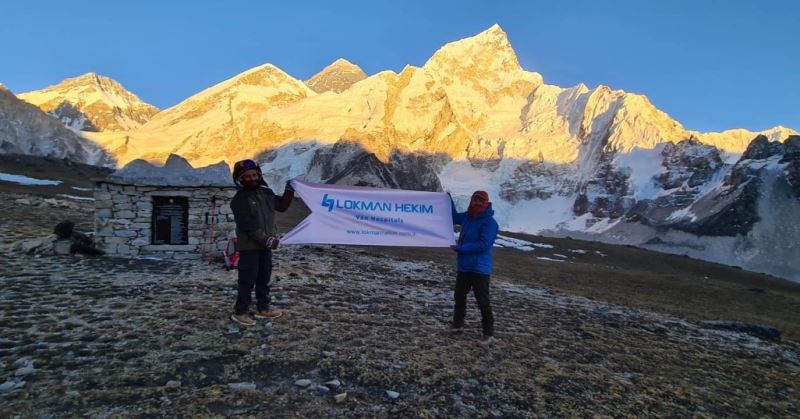Lokman Hekim Van Hastanesinin flaması Everest Tepesi’nde
