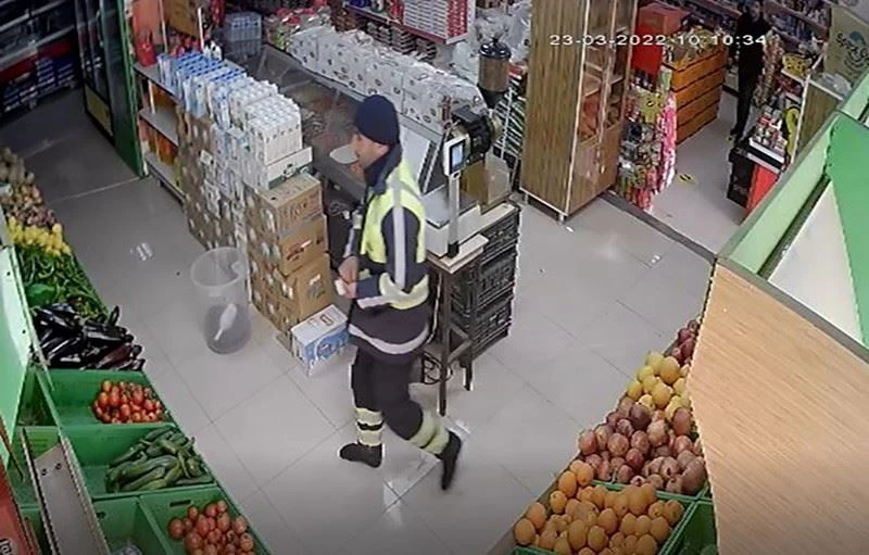 Belediye işçisinden yürekleri ısıtan hareket
