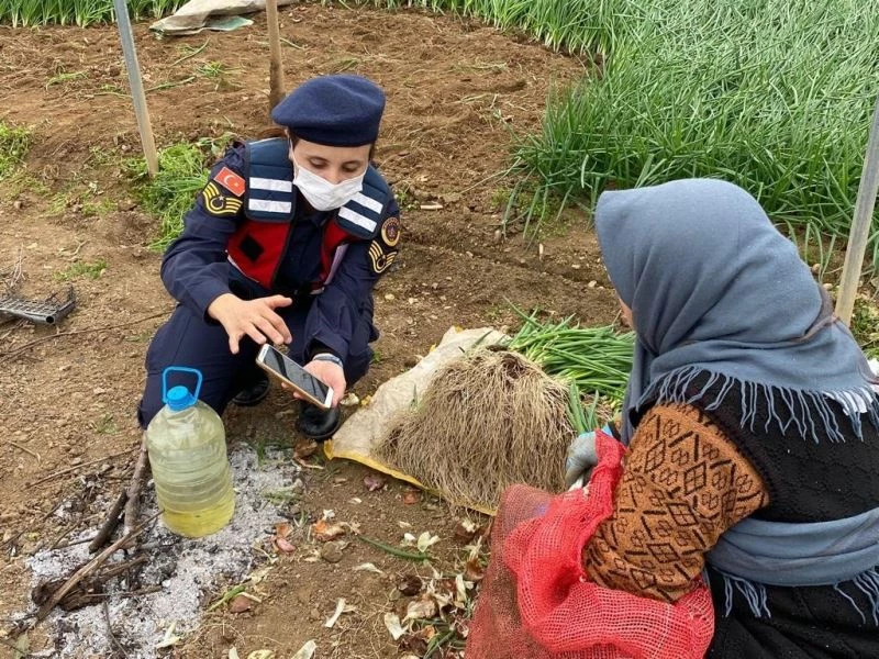 Jandarma 39 kadının telefonuna KADES uygulaması indirdi
