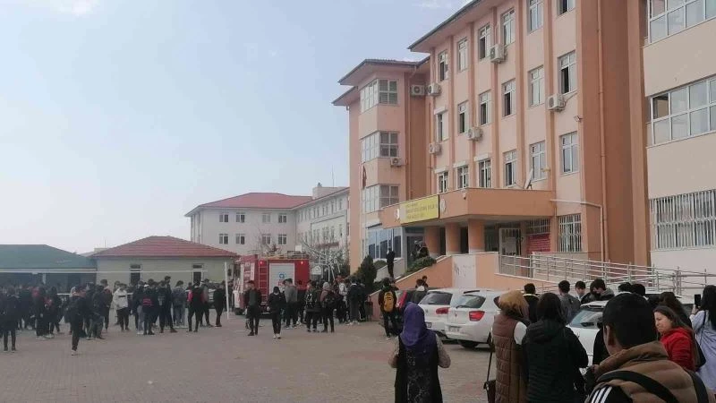 Sigara izmaritleri okulda yangın paniğine neden oldu
