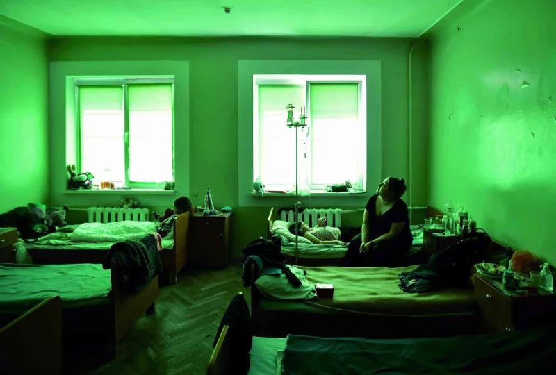 Ukrayna’daki çatışmalarda yaralanan çocuklar Lviv’deki hastaneye getirildi
