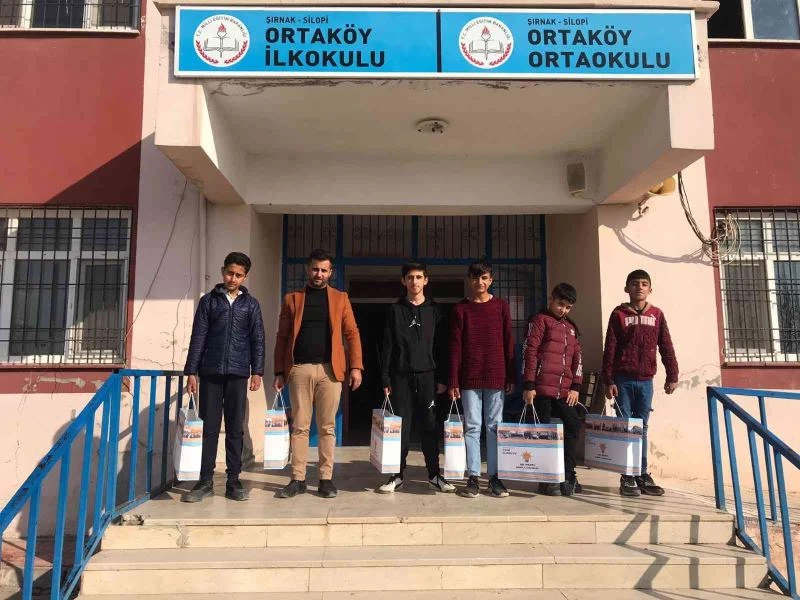 Silopili genç girişimci çocukların kütüphane hayalini gerçekleştirdi
