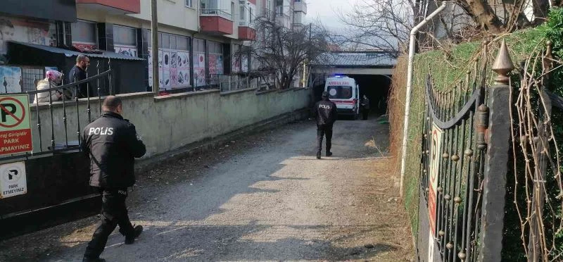 Tamirat yaptığı çatıdan düşen vatandaş ağır yaralandı
