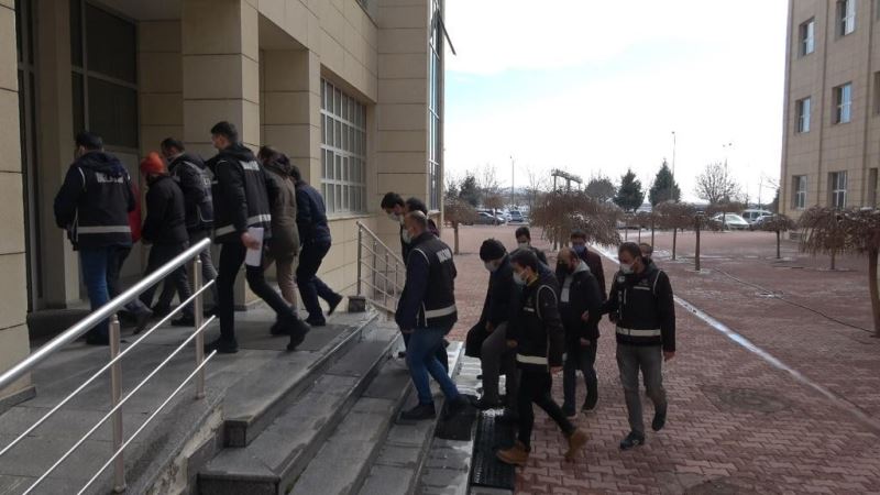 Konya merkezli FETÖ’nün mahrem ve rehberlik yapılanmasına operasyon: 9 gözaltı
