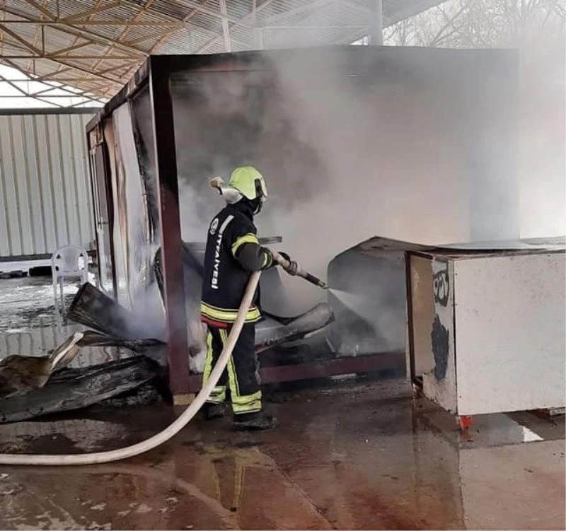 Konteynerde yaşayan hurdacı yangında hayatını kaybetti
