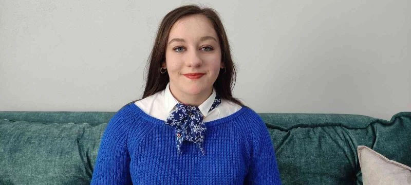 Masalcı abla...Çocuklar ondan masal dinlemek için sıraya giriyor
