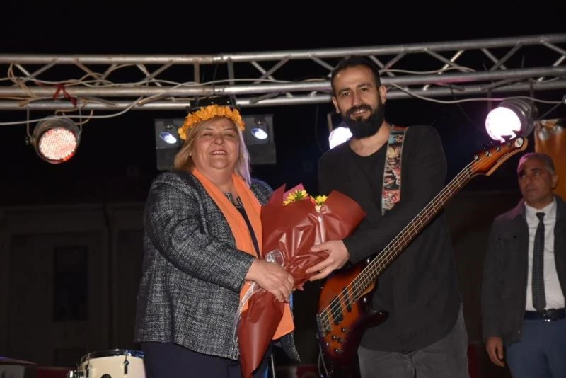 Ceyhanlılar Soner Eden konseriyle coştu
