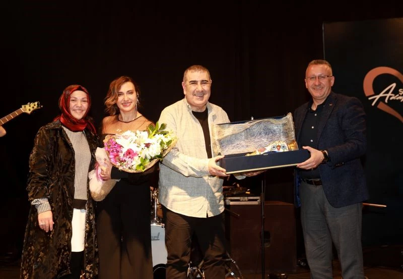 Adapazarı’nda Eda ve Metin Özülkü rüzgarı
