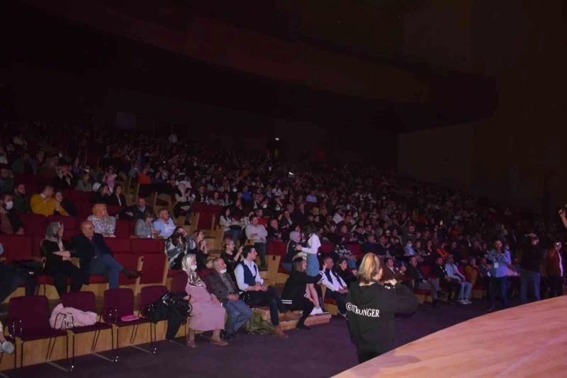 Ekin Uzunlar, Merkezefendispor için söyledi
