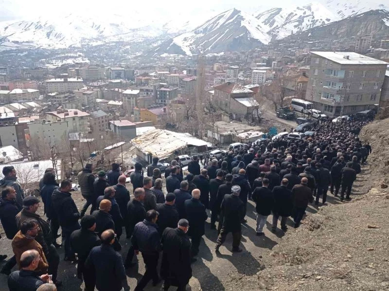 İstanbul’da öldürülen Sözer kardeşleri binlerce kişi uğurladı
