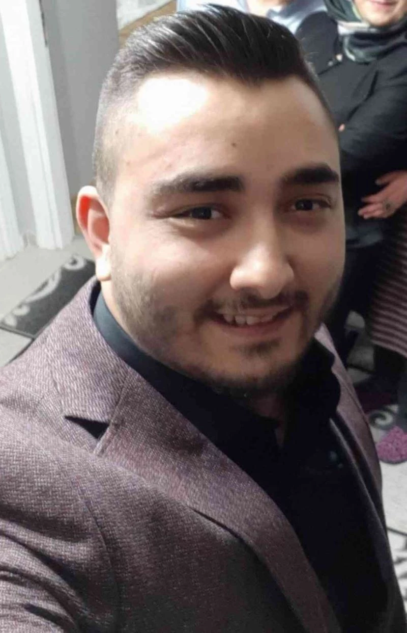 Ellerine havlu parçası dolanmış asılı halde ölü bulundu
