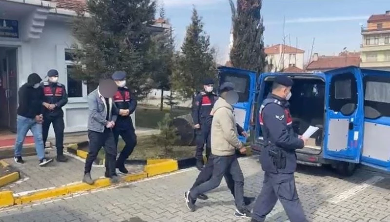 Tarladaki su dinamosunu çalan hırsızlar yakayı ele verdi
