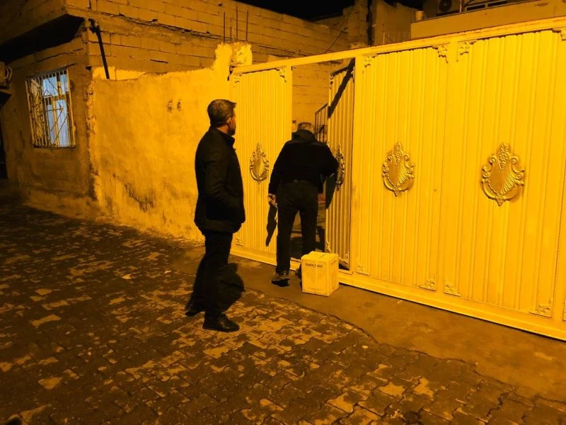 Sosyal medyadan topladıkları yardımları halka ulaştırdılar
