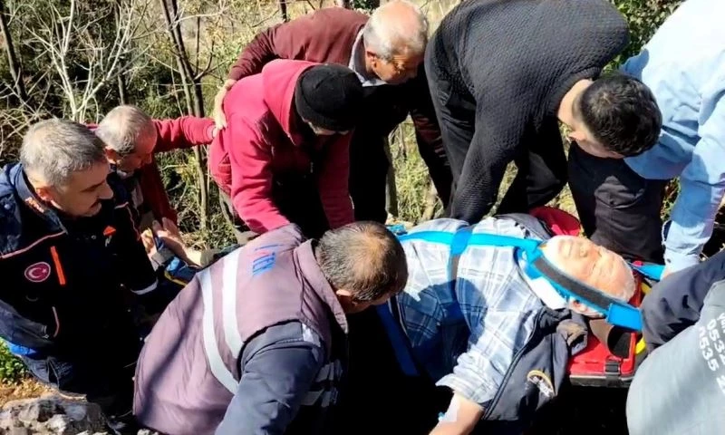 Koyun otlatırken kayalıklardan düştü
