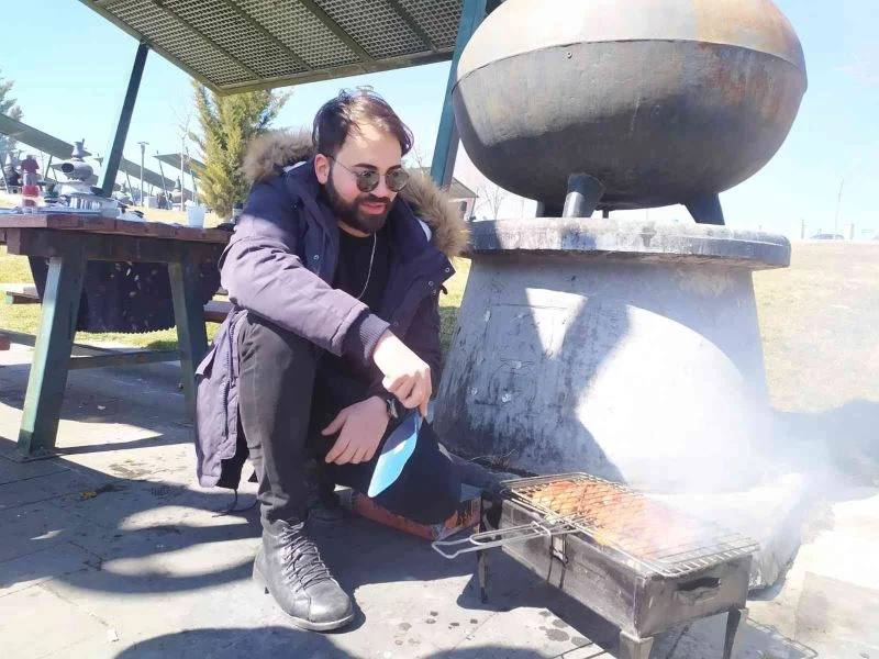 Sıcak havayı gören Ankaralılar soluğu piknik alanlarında aldı
