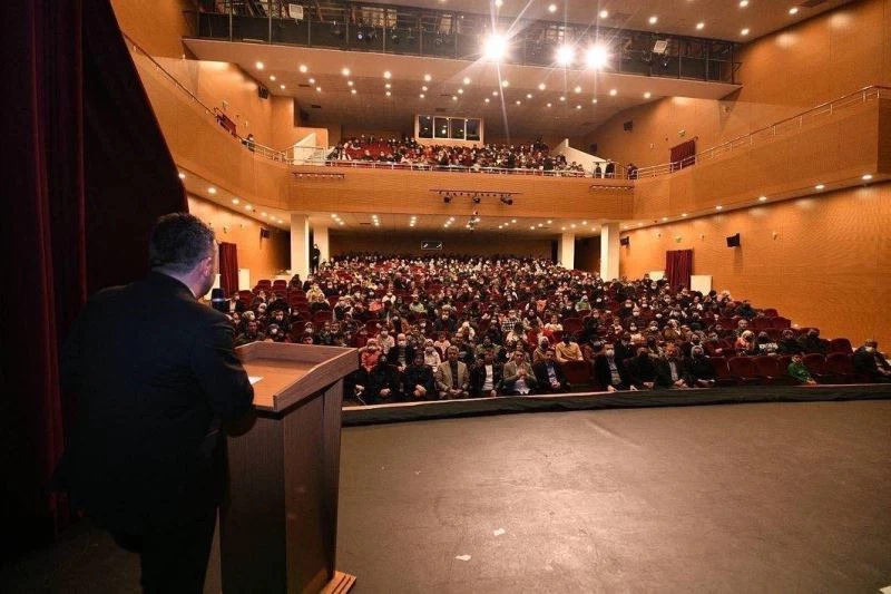 Pursaklar Belediyesi oyuncularından Pursaklar’a yakışır tiyatro gösterisi
