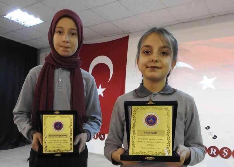 Mehmet Akif’i örnek alan öğrencilere jandarmadan şilt
