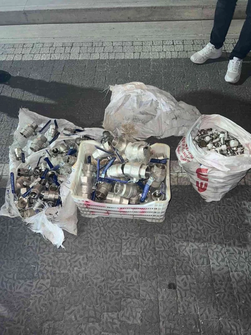 Cezaevi inşaatından 100 adet su vanası çaldılar
